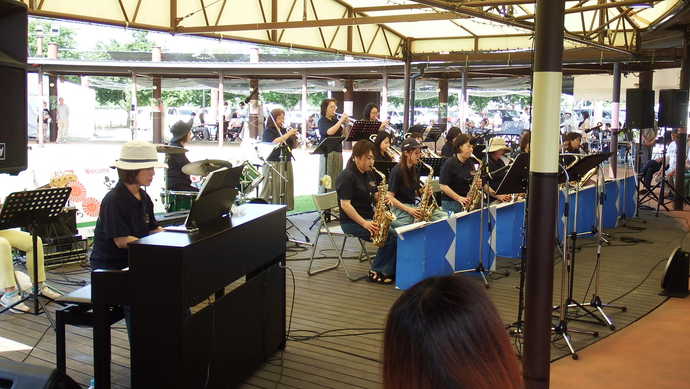 水戸レディースビッグバンド写真1