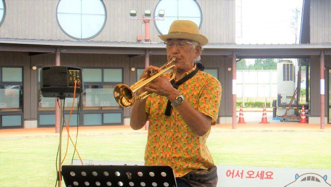 「チャーリー栗原」各種管楽器のマラソン演奏