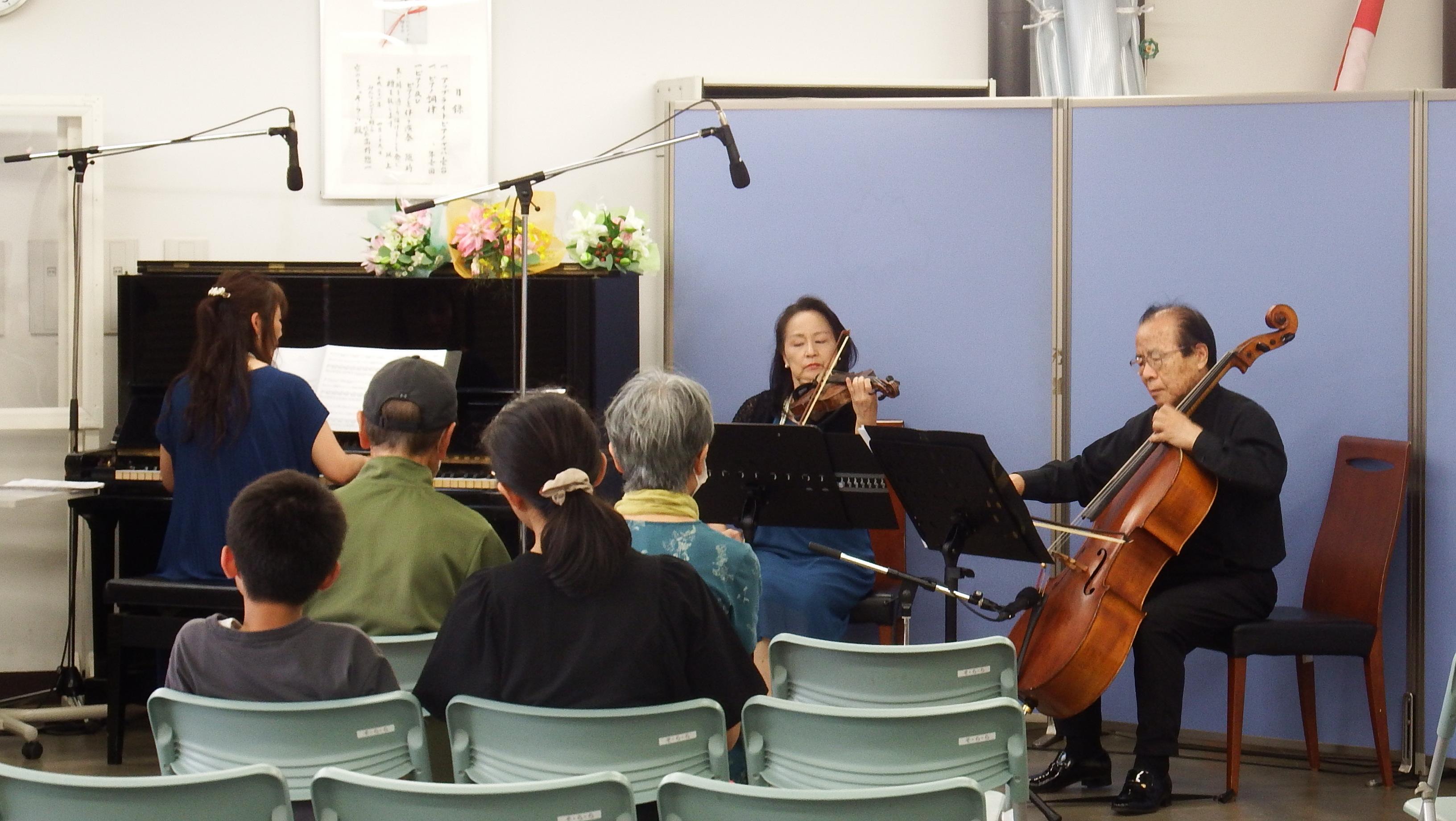 カタナス・ピアノ・トリオ写真2