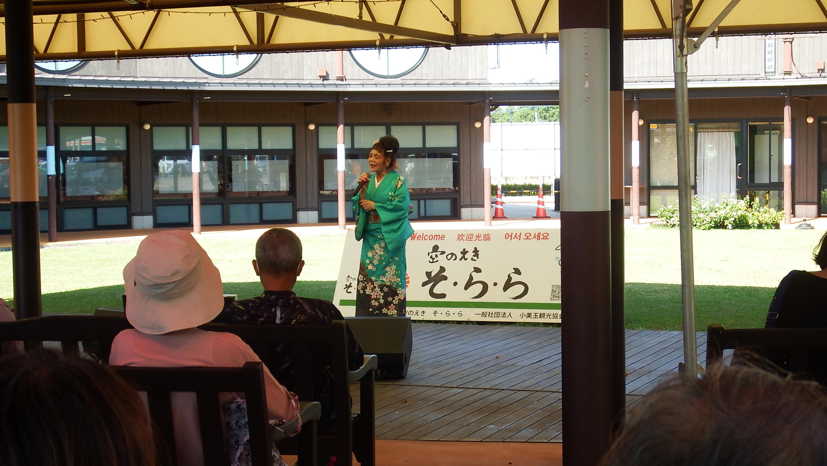 カラオケ楽園出演者写真14 カラオケ楽園出演者写真14