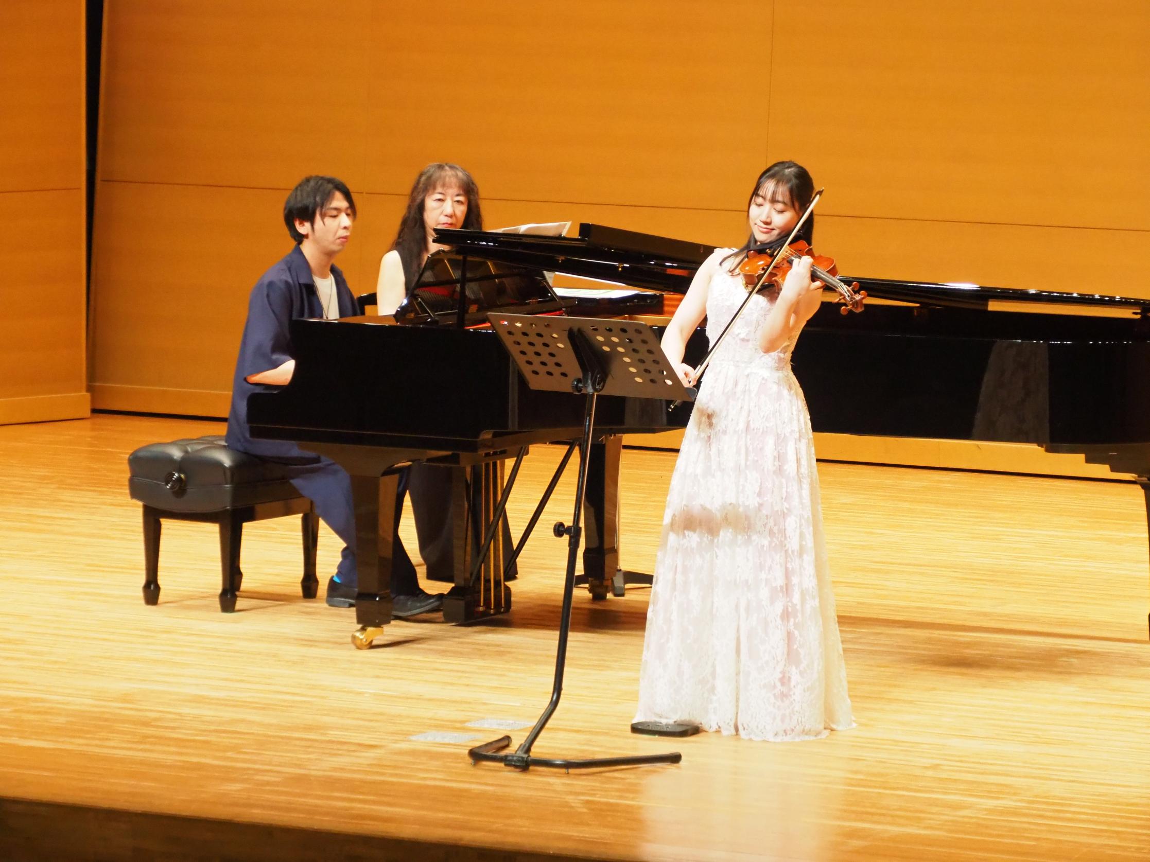 演奏会の様子（井氏・佐久間氏）