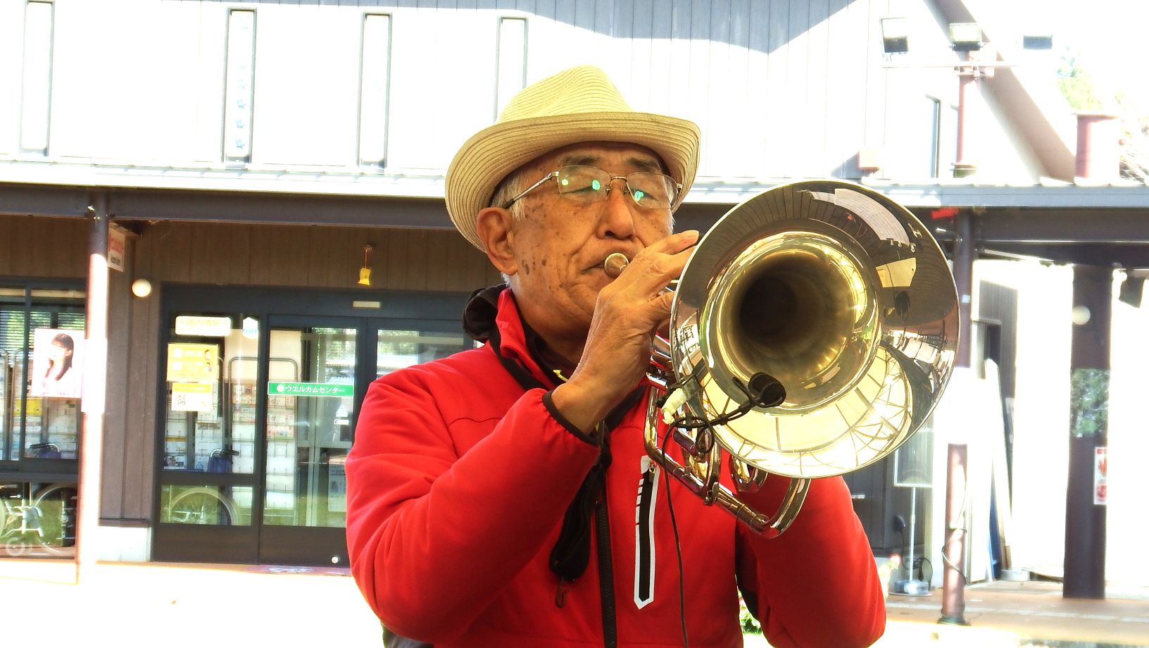 「チャーリー栗原」各種管楽器のマラソン演奏