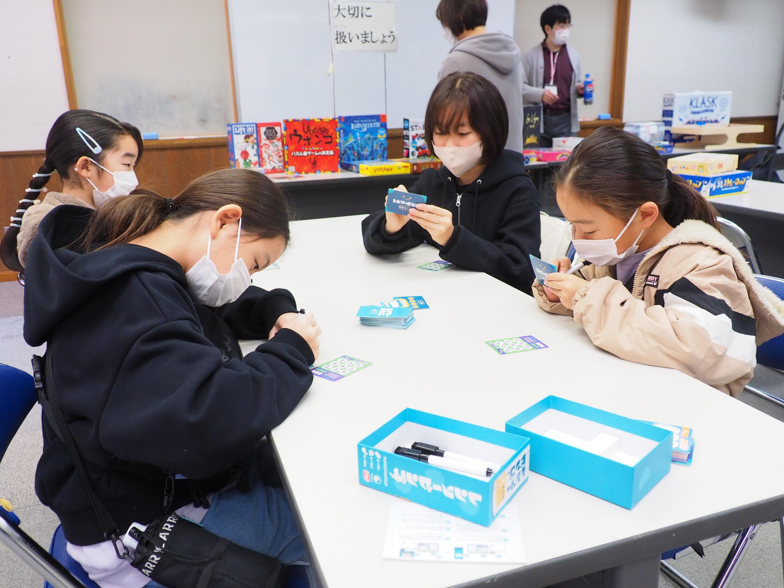 ボードゲーム定例会の様子 ボードゲーム定例会の様子