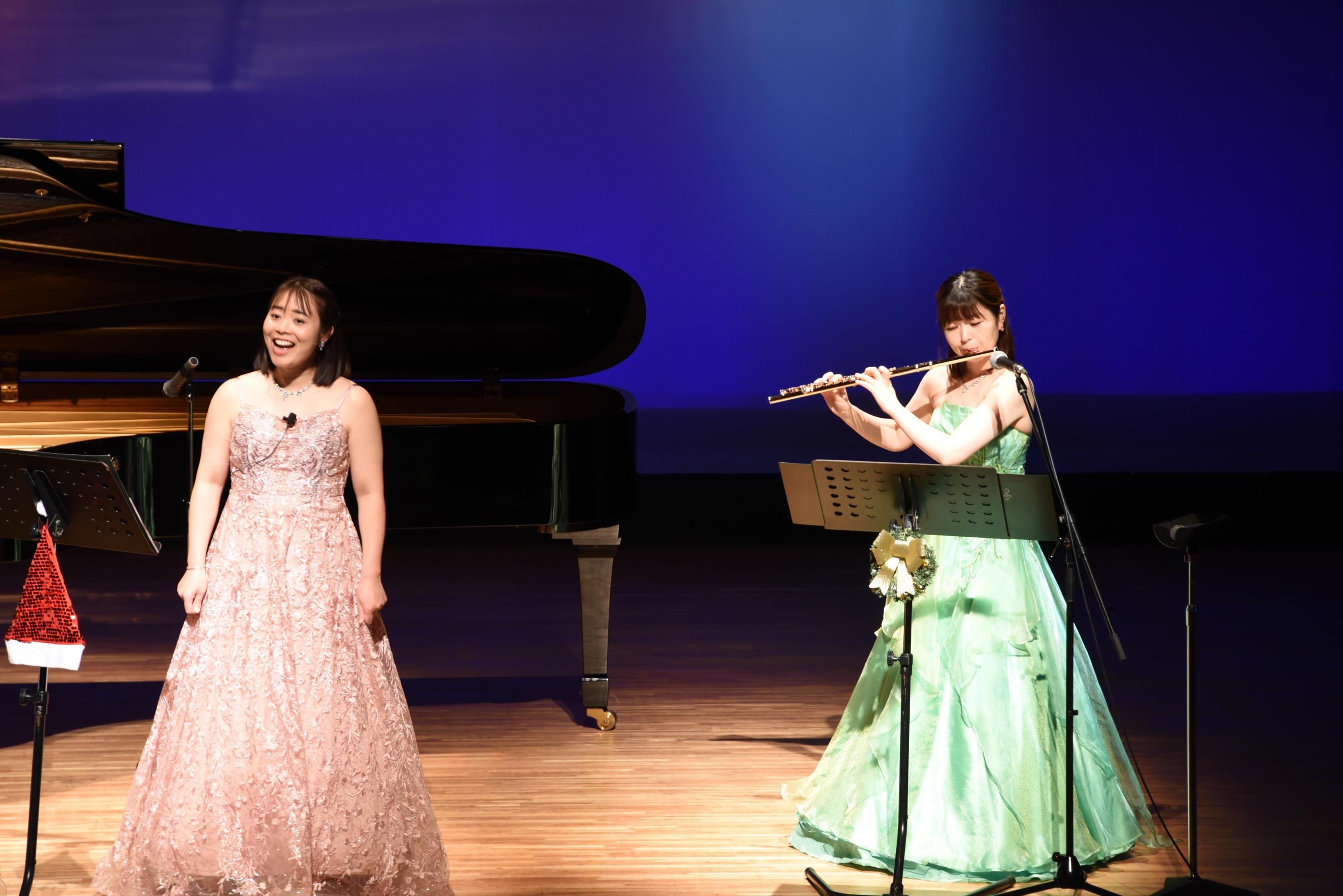 歌っている様子 歌っている様子