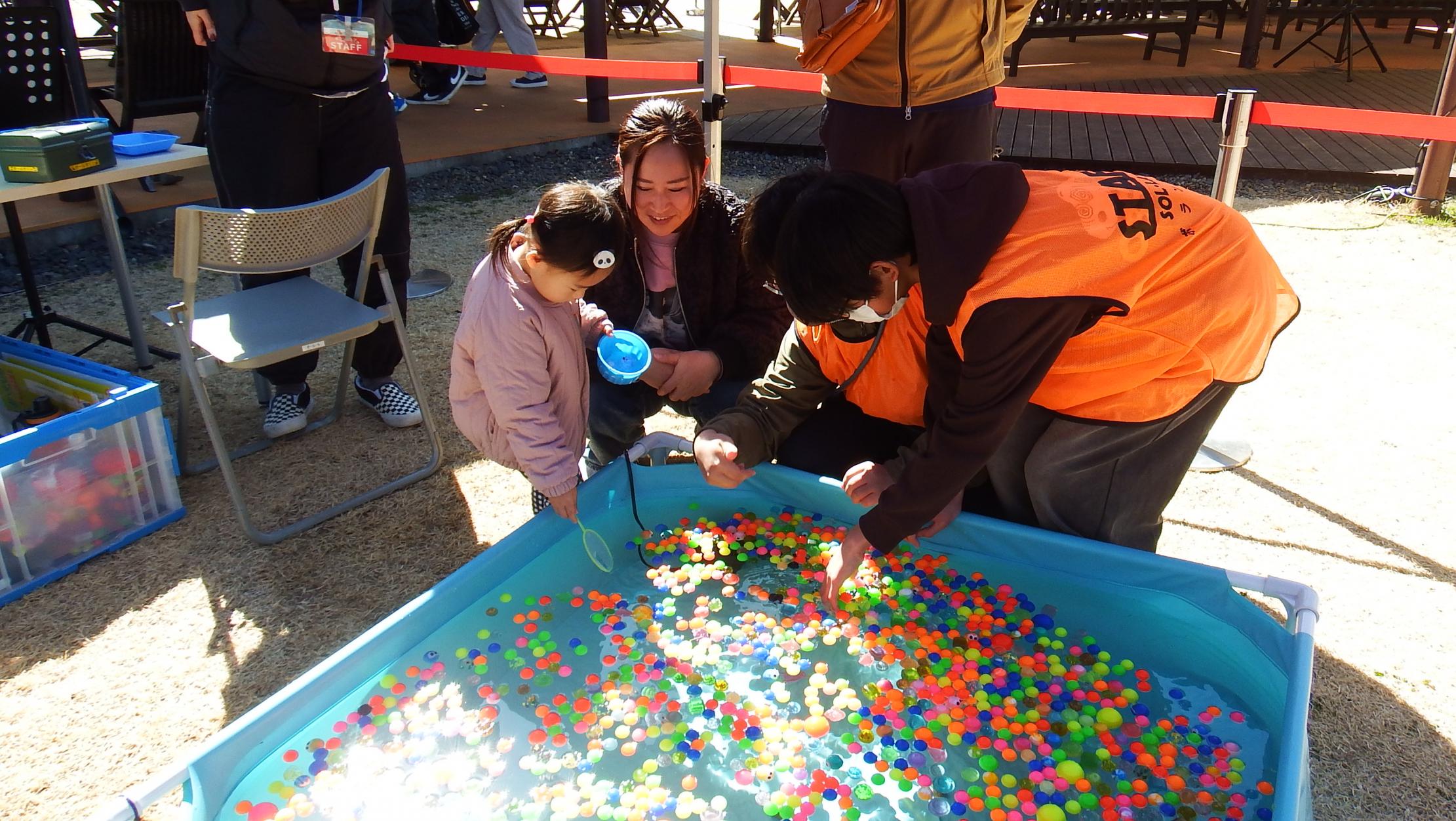 ボールすくい写真