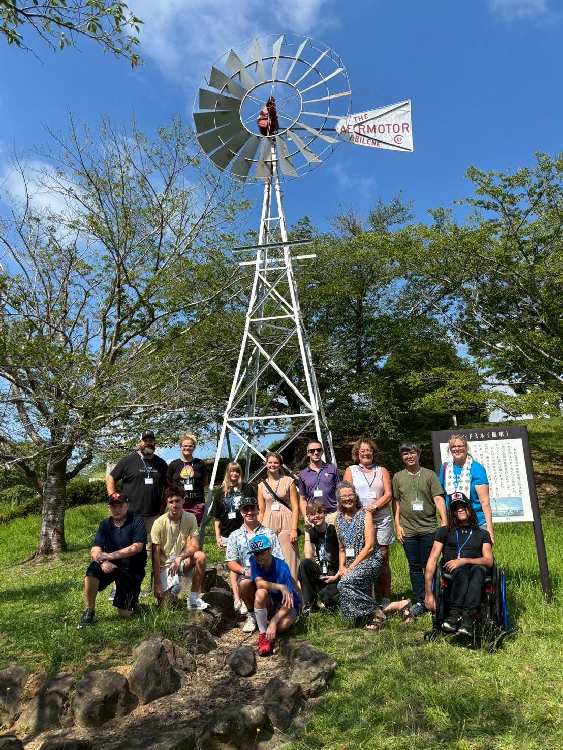 風車の前で集合写真 風車の前で集合写真