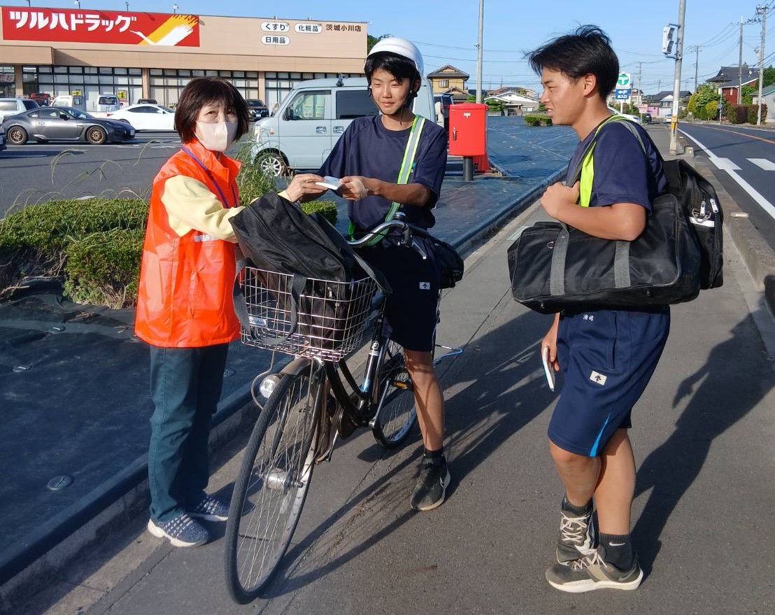 学生へ向けての啓発活動（タイラヤ小川店にて）