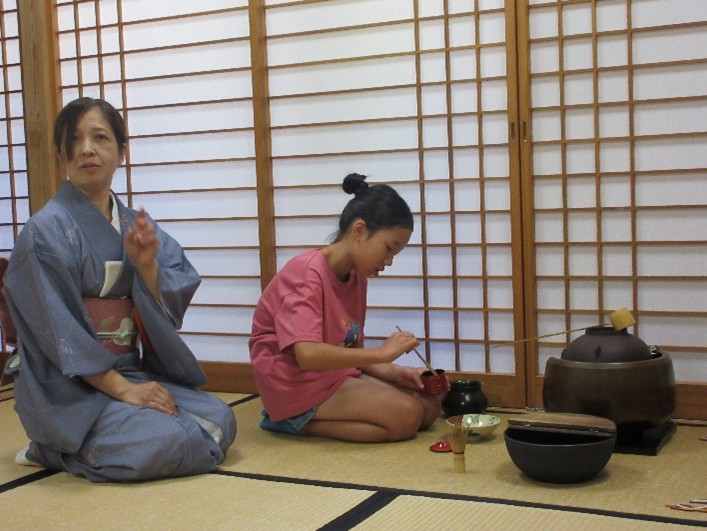 和文化を体験する様子